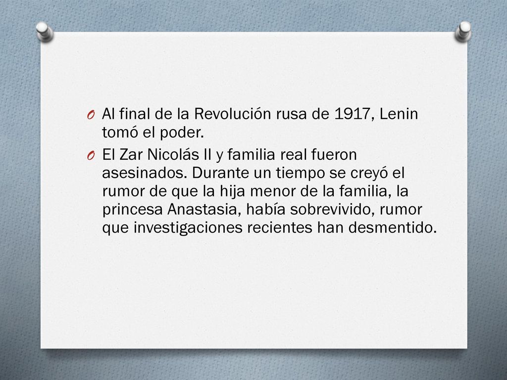 Al final de la Revolución rusa de 1917, Lenin tomó el poder.