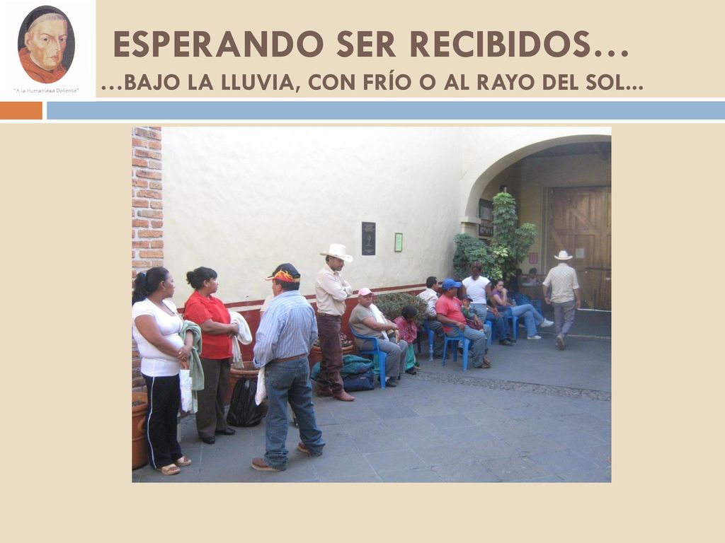 ESPERANDO SER RECIBIDOS… …BAJO LA LLUVIA, CON FRÍO O AL RAYO DEL SOL...