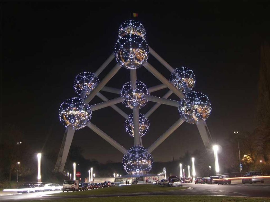 Levantado con ocasión de la Feria Mundial de 1958, celebrada en Bruselas, el Atomium se ha convertido en un auténtico símbolo de la capital de Bélgica.