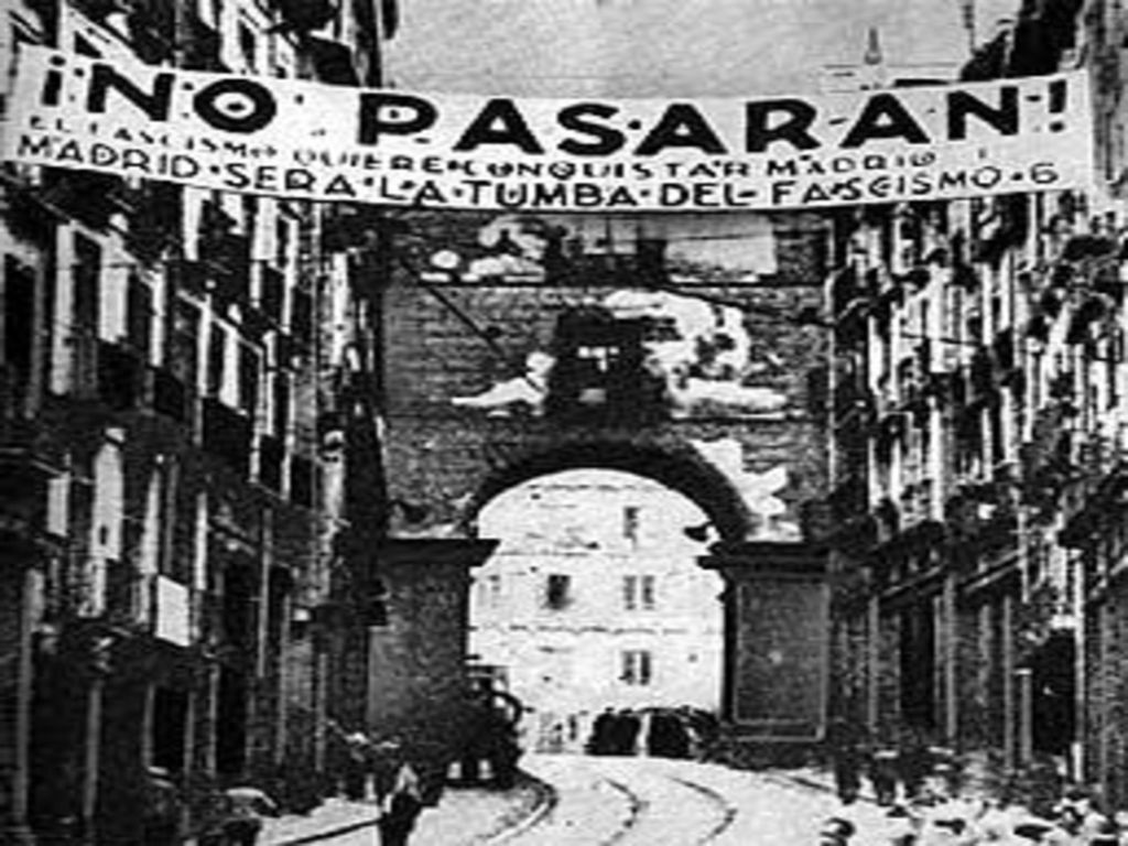 Un contexto pluralista postula un reconocimiento recíproco de las diversas identidades, voluntarias e involuntarias, diversificando el poder, pero jamás permitiendo la creación, en el interior de la sociedad, de comunidades cerradas, exclusivas, intolerantes y agresivas entre ellas.
