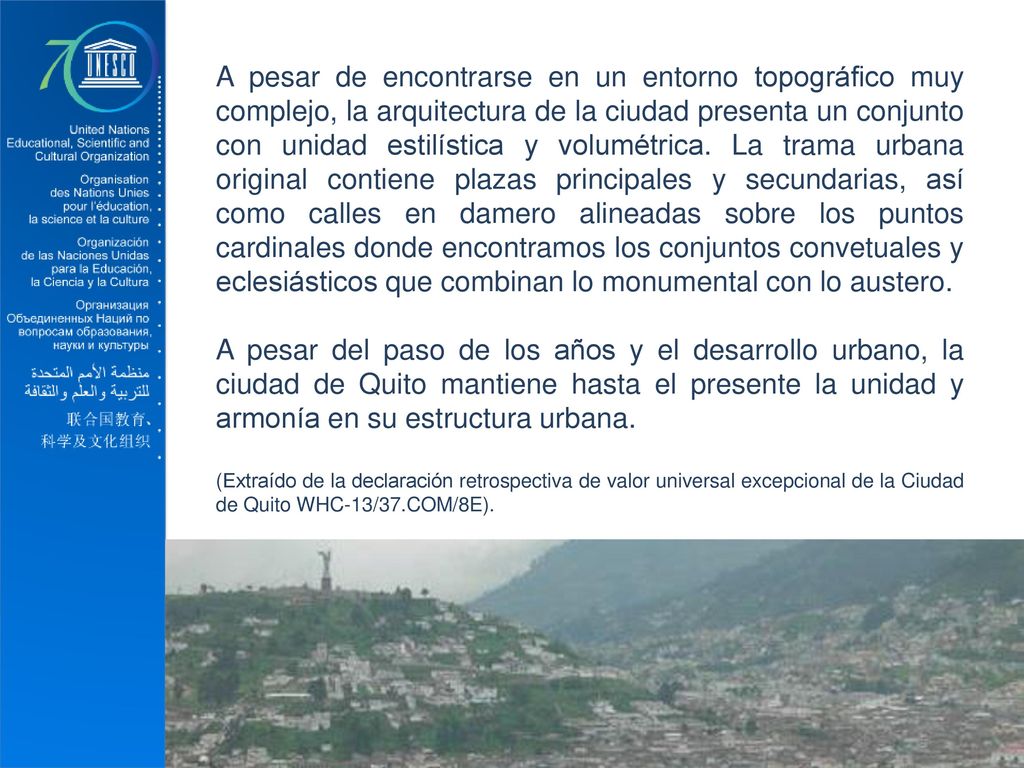 A pesar de encontrarse en un entorno topográfico muy complejo, la arquitectura de la ciudad presenta un conjunto con unidad estilística y volumétrica. La trama urbana original contiene plazas principales y secundarias, así como calles en damero alineadas sobre los puntos cardinales donde encontramos los conjuntos convetuales y eclesiásticos que combinan lo monumental con lo austero.