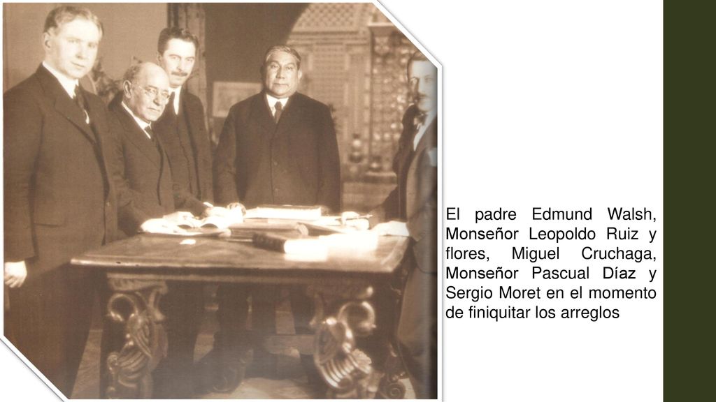 El padre Edmund Walsh, Monseñor Leopoldo Ruiz y flores, Miguel Cruchaga, Monseñor Pascual Díaz y Sergio Moret en el momento de finiquitar los arreglos