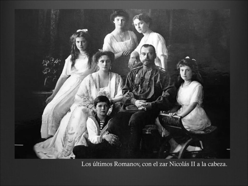 Los últimos Romanov, con el zar Nicolás II a la cabeza.