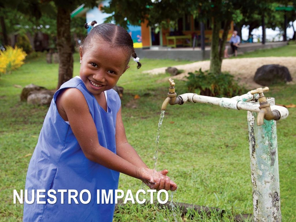 Trabajamos en nuestras comunidades y establecemos relaciones con otros clubes para participar en proyectos internacionales que abordan algunas de los problemas más acuciantes que afronta la humanidad como la lucha contra las enfermedades, el suministro de agua salubre, la educación y la promoción de la paz.