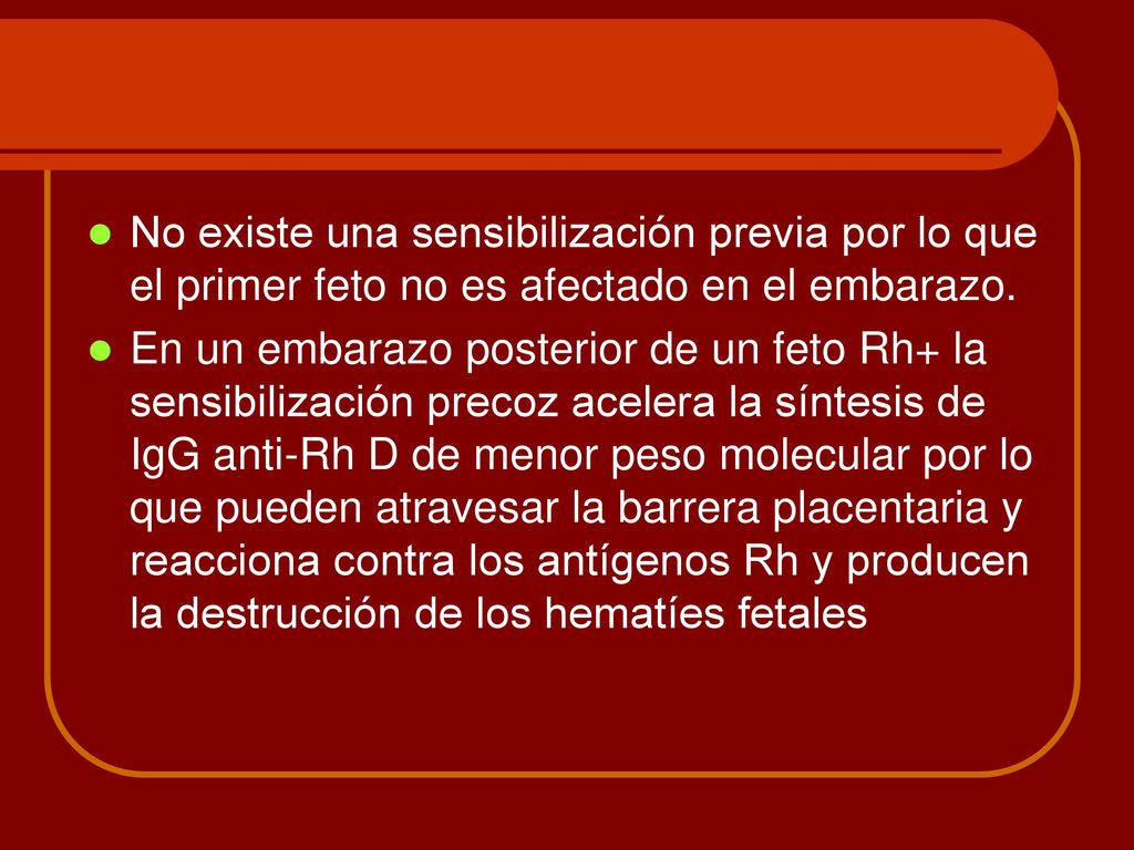 No existe una sensibilización previa por lo que el primer feto no es afectado en el embarazo.