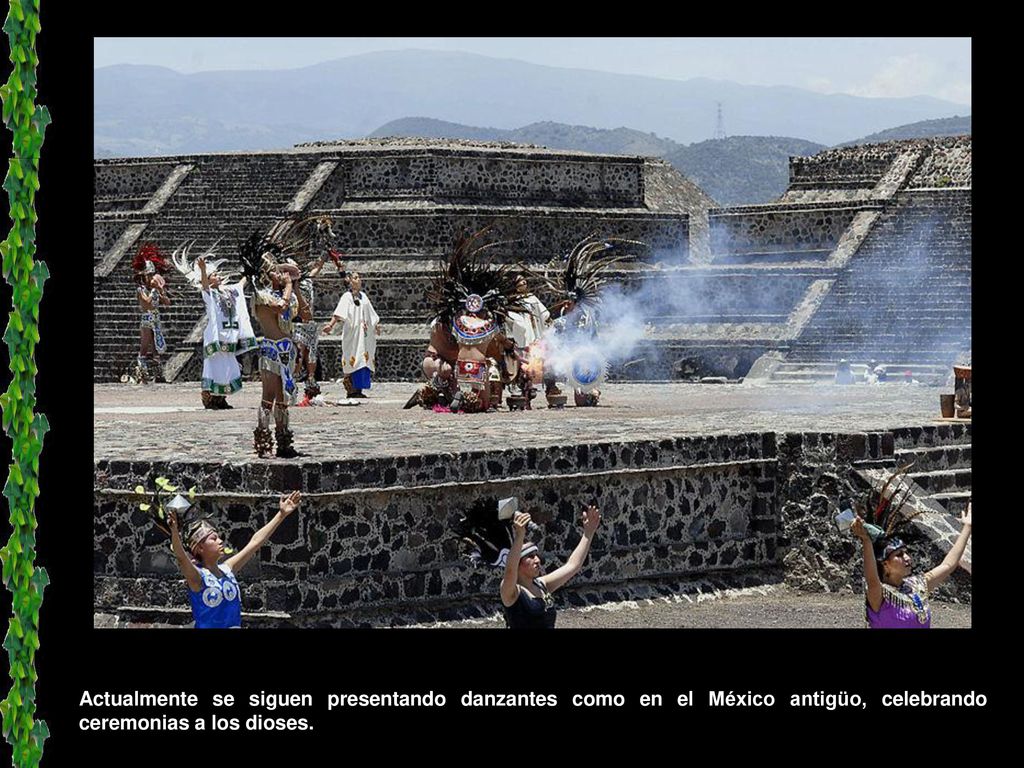 Actualmente se siguen presentando danzantes como en el México antigüo, celebrando ceremonias a los dioses.