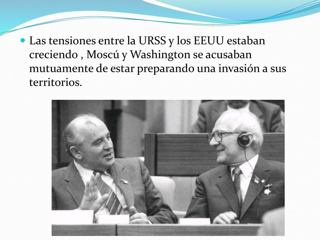Las tensiones entre la URSS y los EEUU estaban creciendo , Moscú y Washington se acusaban mutuamente de estar preparando una invasión a sus territorios.