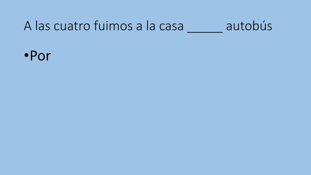 A las cuatro fuimos a la casa _____ autobús