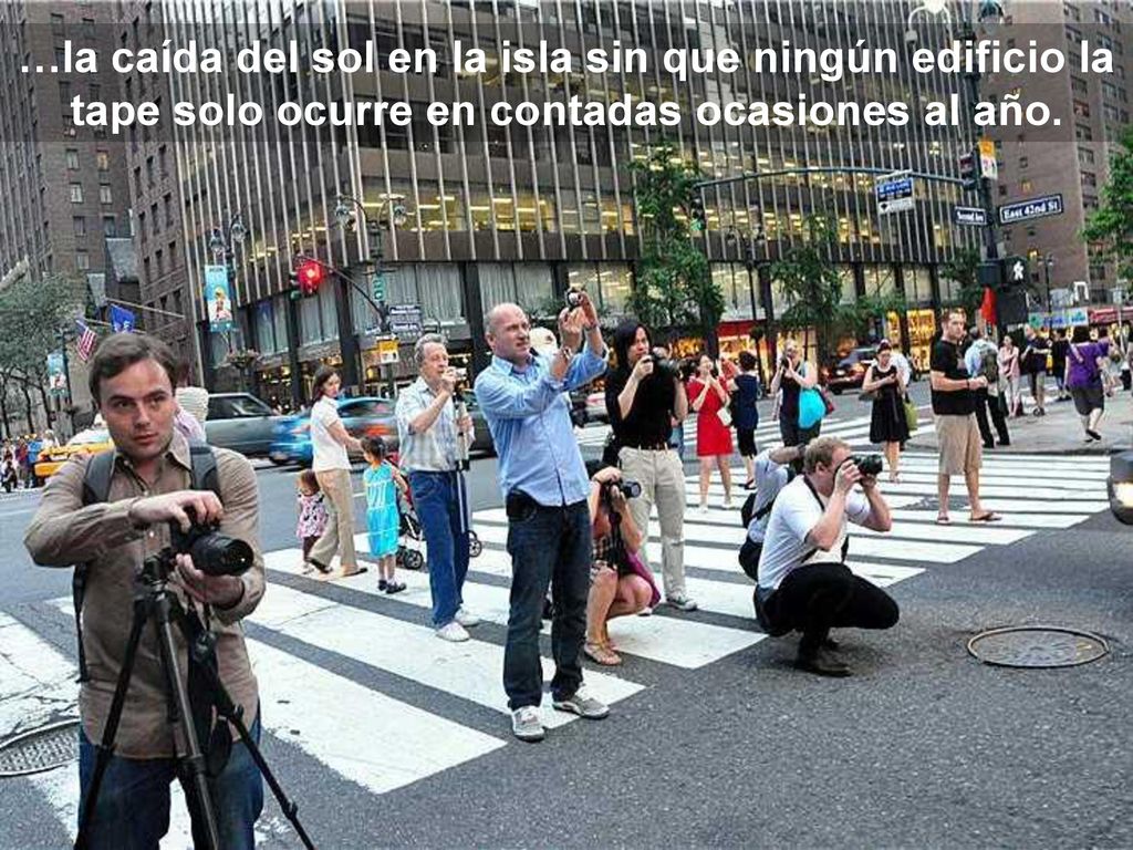 …la caída del sol en la isla sin que ningún edificio la tape solo ocurre en contadas ocasiones al año.
