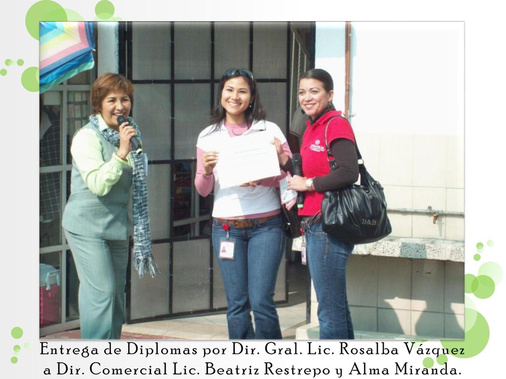 Entrega de Diplomas por Dir. Gral. Lic. Rosalba Vázquez