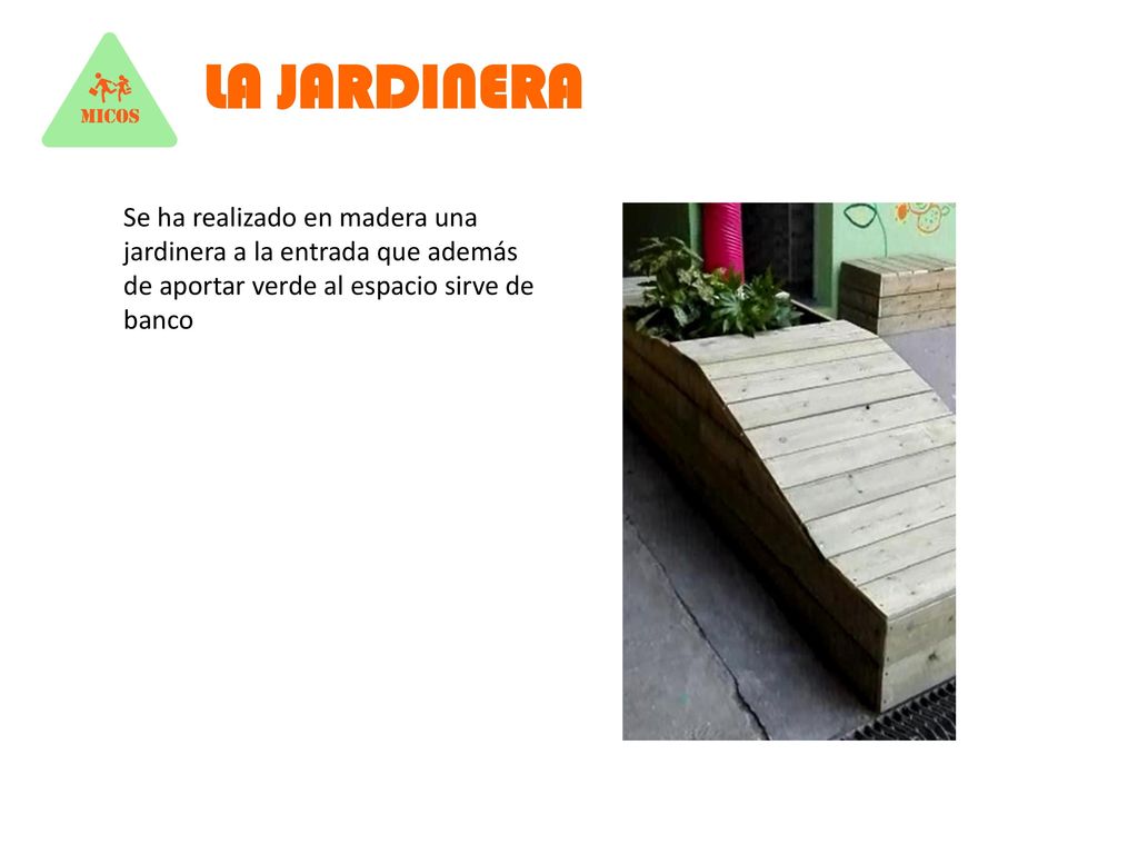 LA JARDINERA Se ha realizado en madera una jardinera a la entrada que además de aportar verde al espacio sirve de banco.