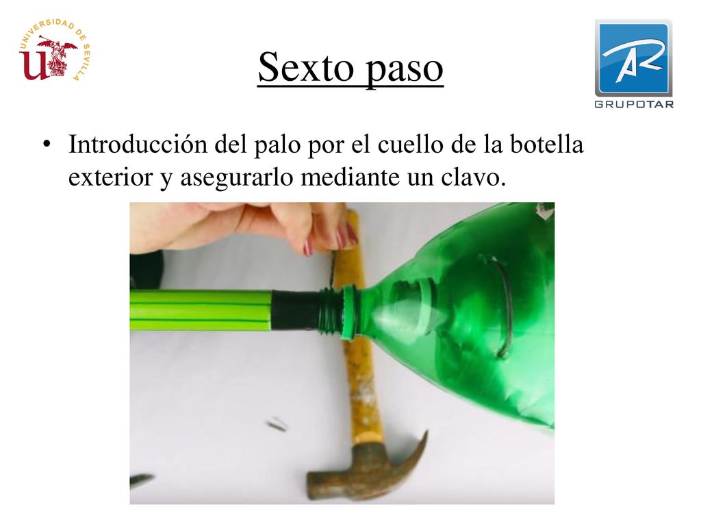Sexto paso Introducción del palo por el cuello de la botella exterior y asegurarlo mediante un clavo.
