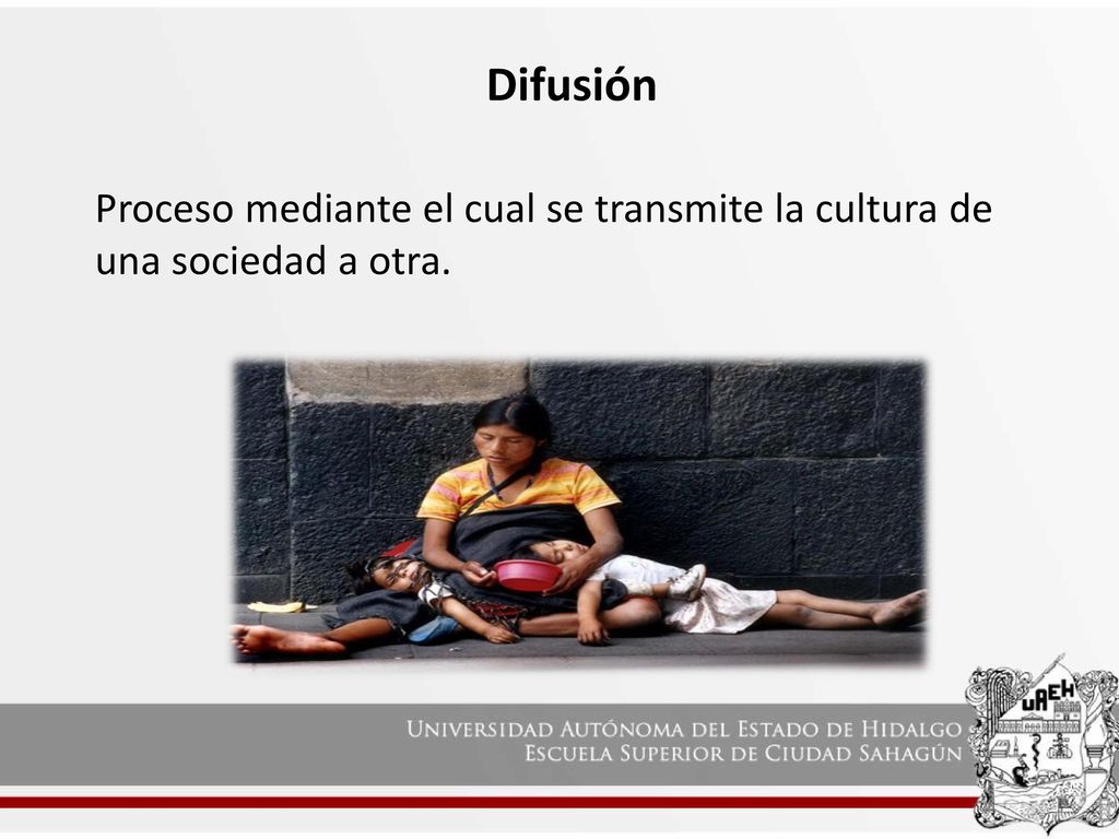 Difusión Proceso mediante el cual se transmite la cultura de una sociedad a otra.