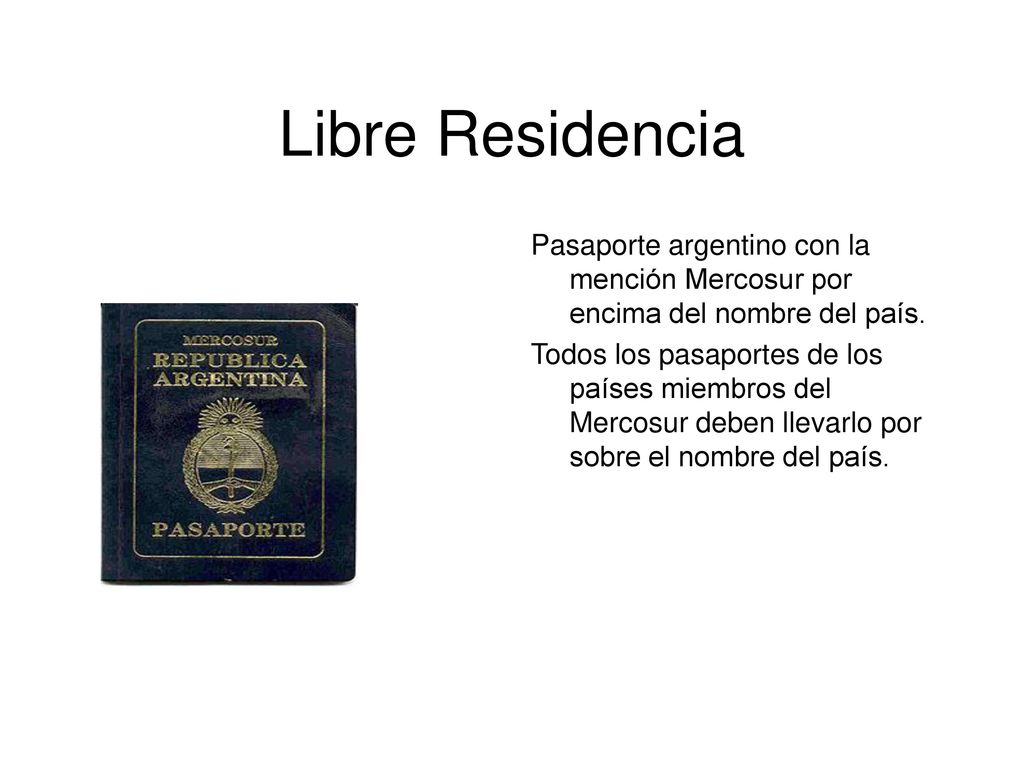 Libre Residencia Pasaporte argentino con la mención Mercosur por encima del nombre del país.