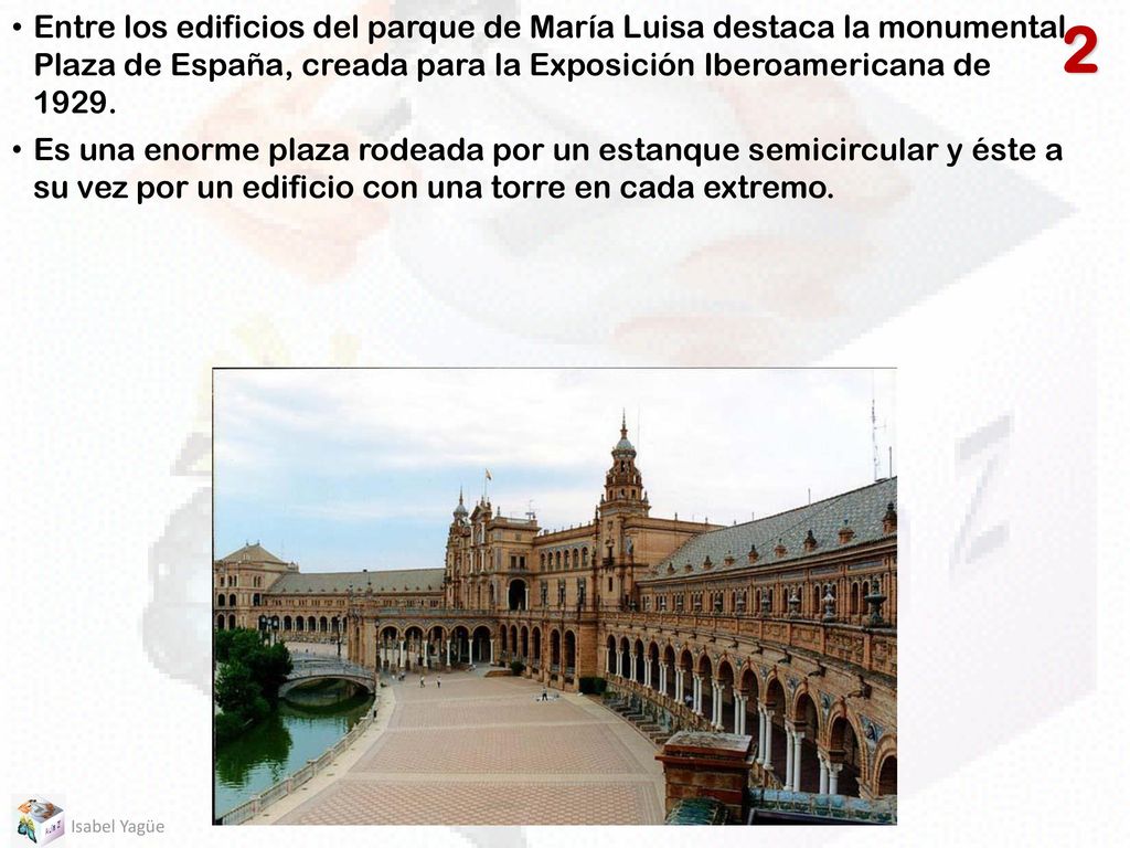 Entre los edificios del parque de María Luisa destaca la monumental Plaza de España, creada para la Exposición Iberoamericana de 1929.