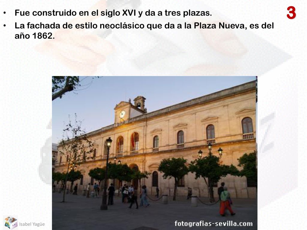 3 Fue construido en el siglo XVI y da a tres plazas.