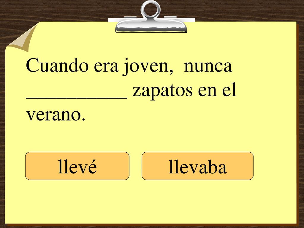 Cuando era joven, nunca __________ zapatos en el verano.