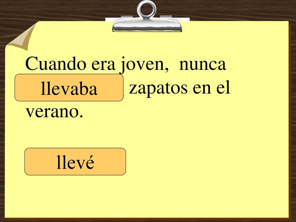 Cuando era joven, nunca __________ zapatos en el verano.