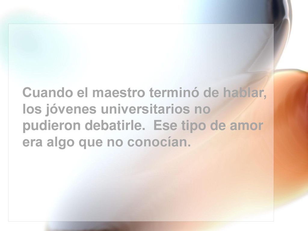 Cuando el maestro terminó de hablar, los jóvenes universitarios no pudieron debatirle.