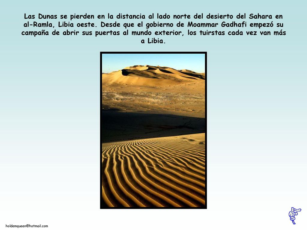 Las Dunas se pierden en la distancia al lado norte del desierto del Sahara en al-Ramla, Libia oeste.