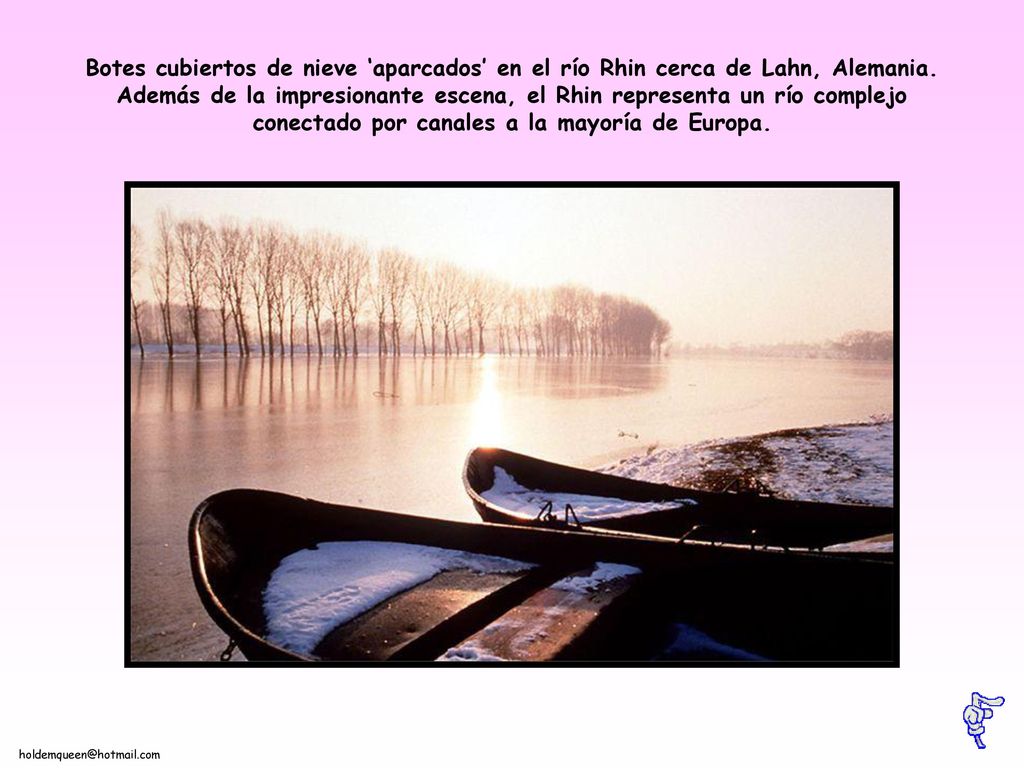 Botes cubiertos de nieve ‘aparcados’ en el río Rhin cerca de Lahn, Alemania.