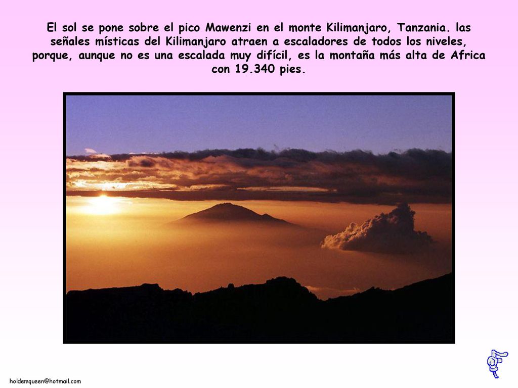 El sol se pone sobre el pico Mawenzi en el monte Kilimanjaro, Tanzania
