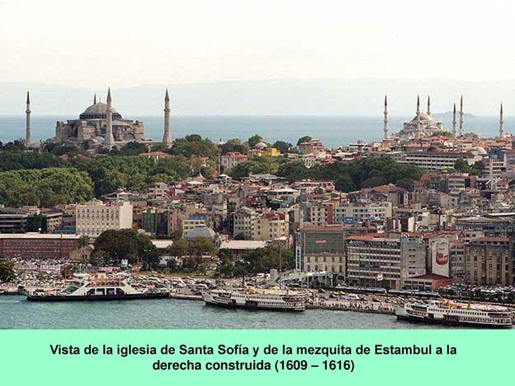 Vista de la iglesia de Santa Sofía y de la mezquita de Estambul a la derecha construida (1609 – 1616)