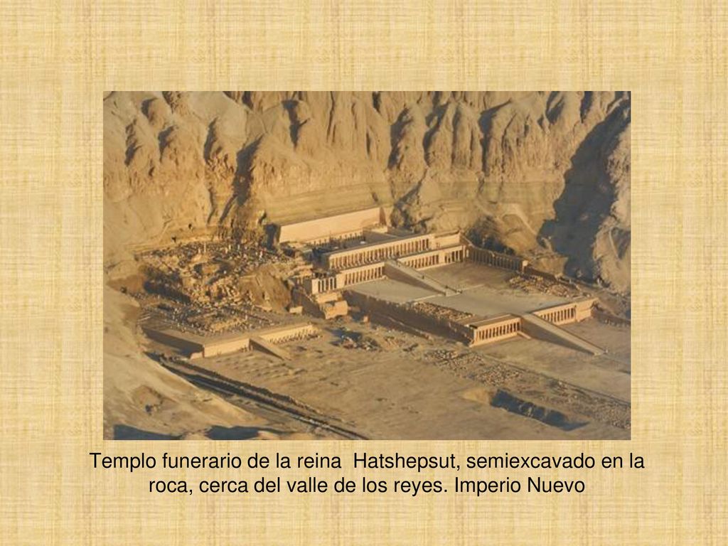 Templo funerario de la reina Hatshepsut, semiexcavado en la roca, cerca del valle de los reyes.