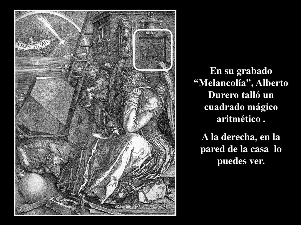 A la derecha, en la pared de la casa lo puedes ver.