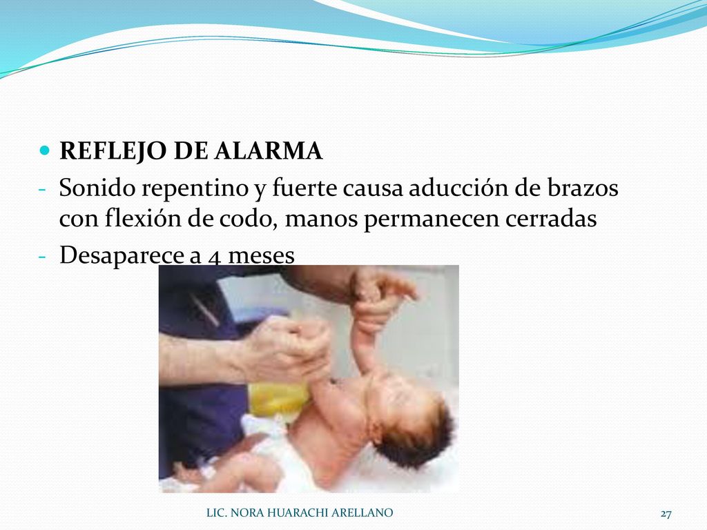 REFLEJO DE ALARMA Sonido repentino y fuerte causa aducción de brazos con flexión de codo, manos permanecen cerradas.