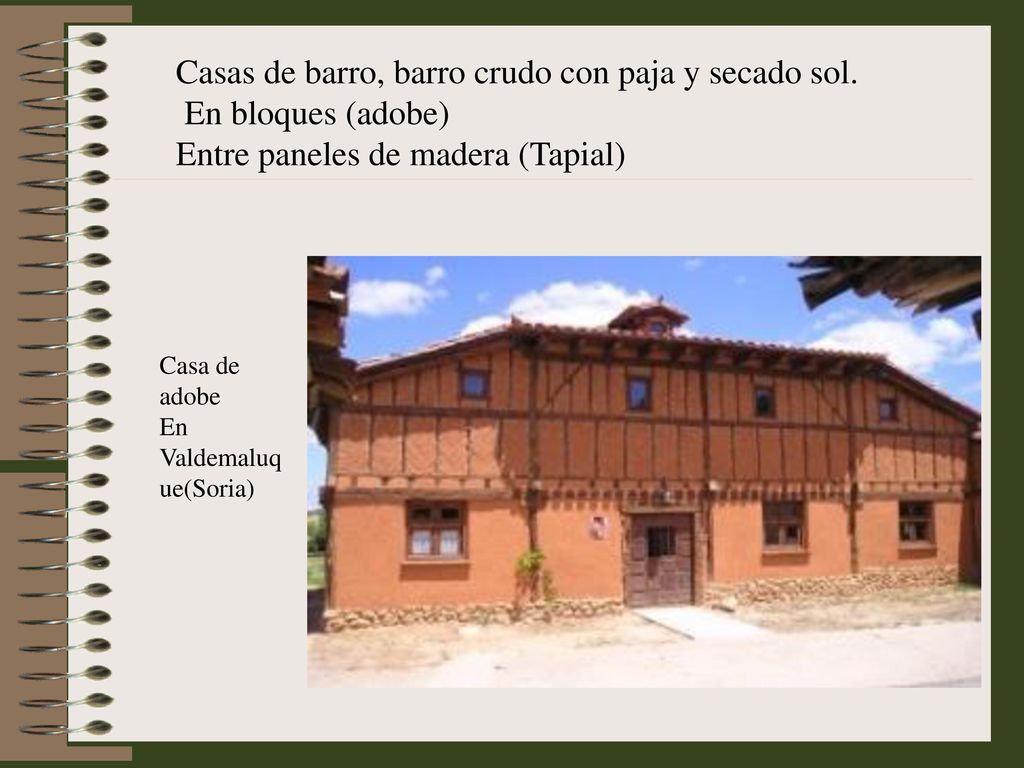Casas de barro, barro crudo con paja y secado sol. En bloques (adobe)