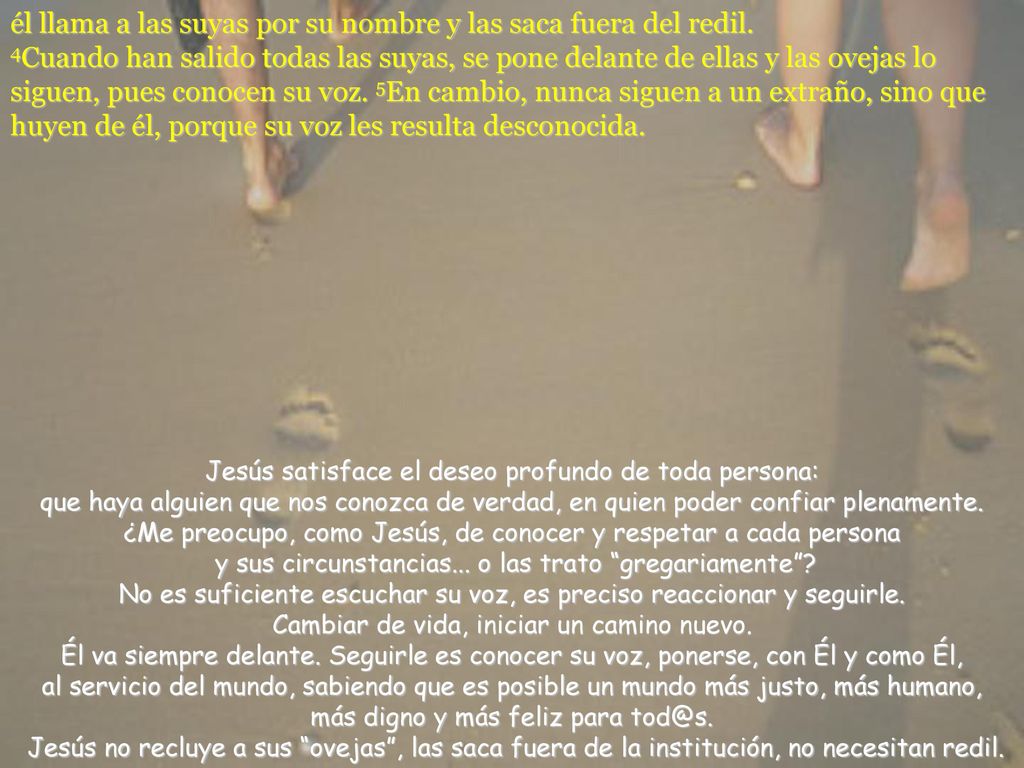 él llama a las suyas por su nombre y las saca fuera del redil.