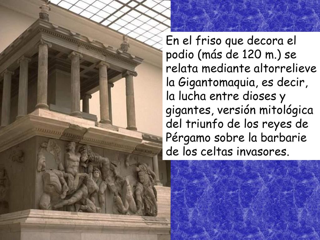 En el friso que decora el podio (más de 120 m