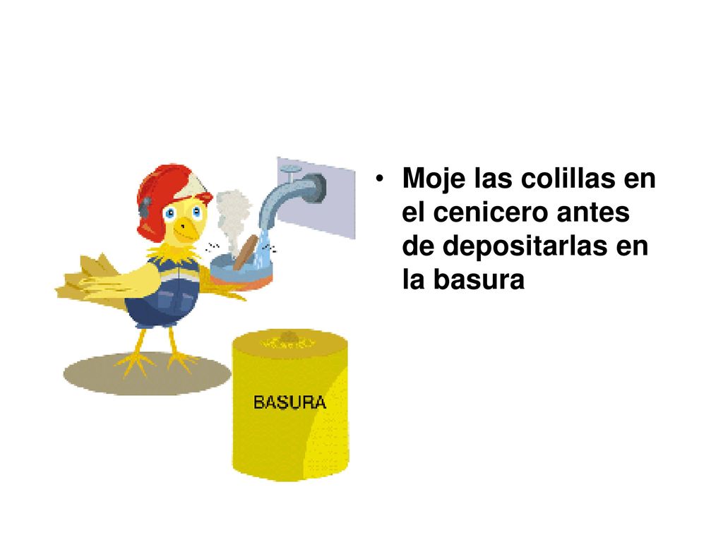Moje las colillas en el cenicero antes de depositarlas en la basura