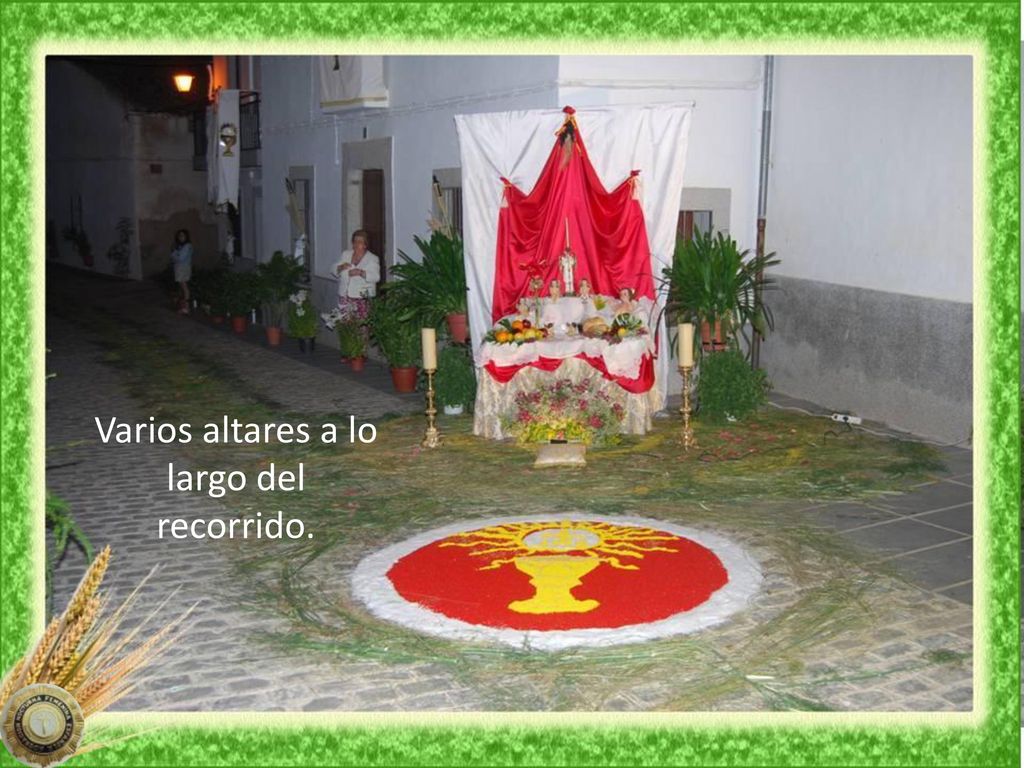 Varios altares a lo largo del recorrido.