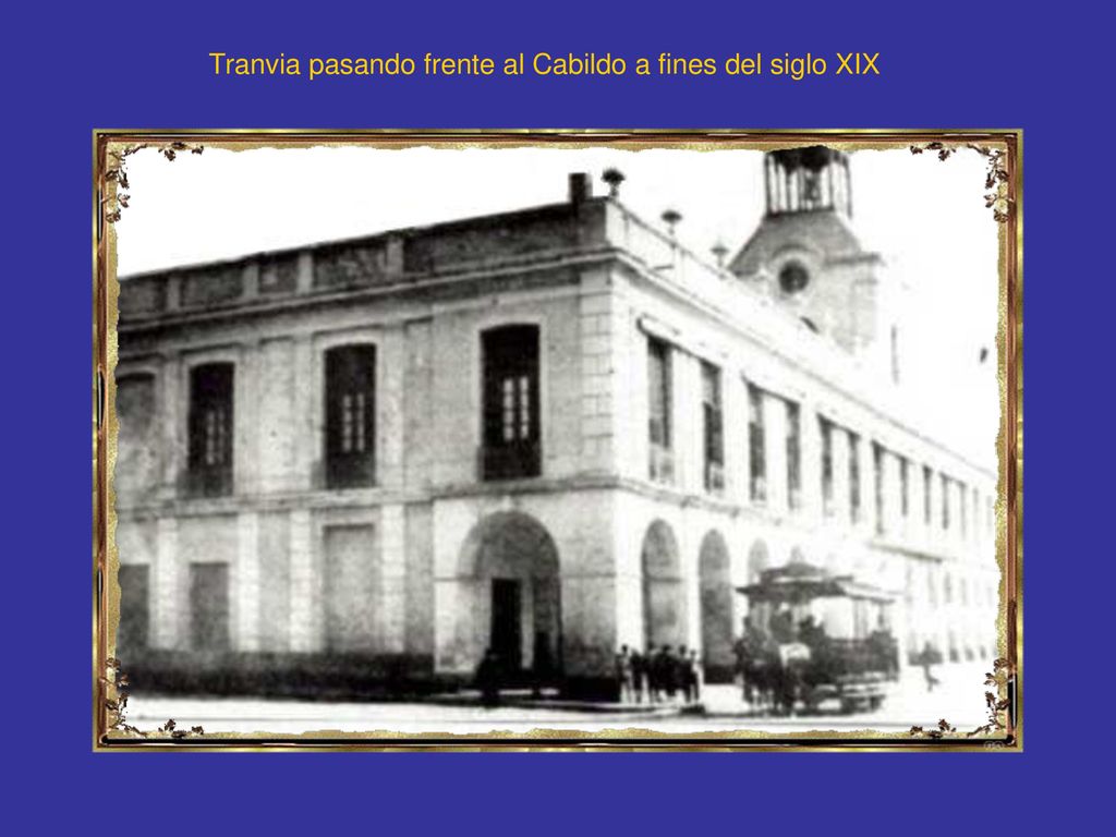 Tranvia pasando frente al Cabildo a fines del siglo XIX