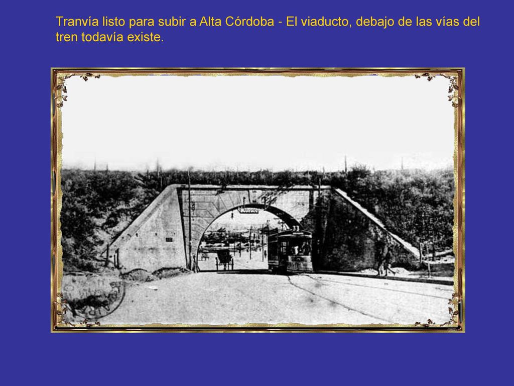 Tranvía listo para subir a Alta Córdoba - El viaducto, debajo de las vías del tren todavía existe.