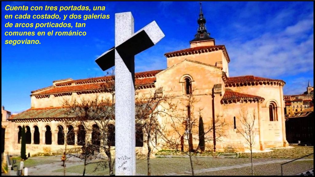 Cuenta con tres portadas, una en cada costado, y dos galerías de arcos porticados, tan comunes en el románico segoviano.
