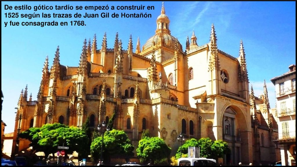De estilo gótico tardío se empezó a construir en 1525 según las trazas de Juan Gil de Hontañón y fue consagrada en 1768.
