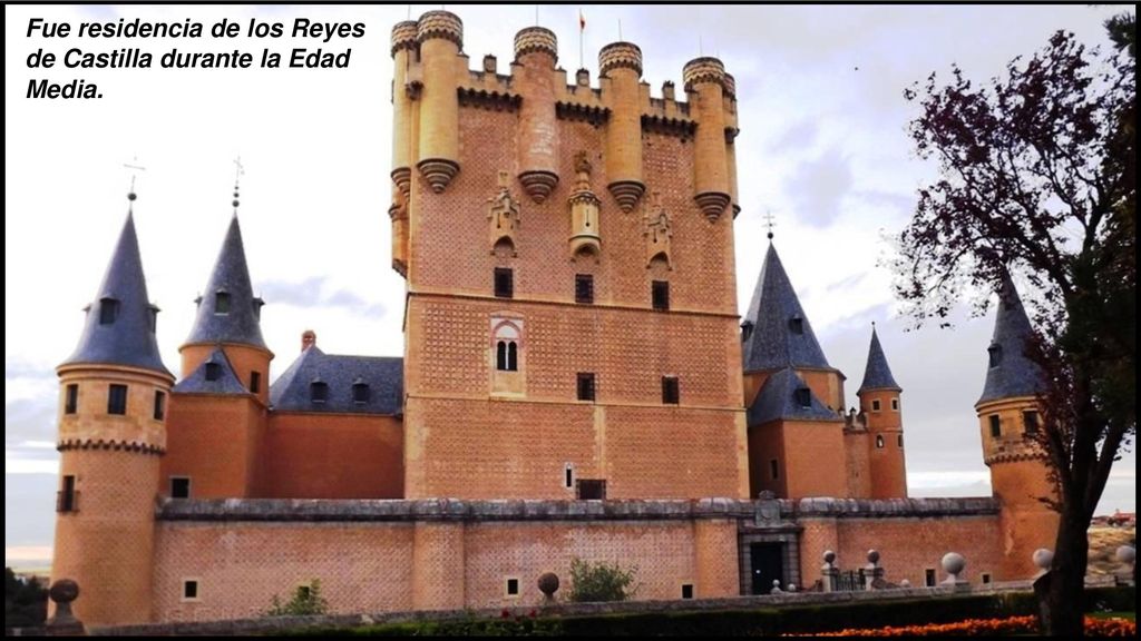 Fue residencia de los Reyes de Castilla durante la Edad Media.