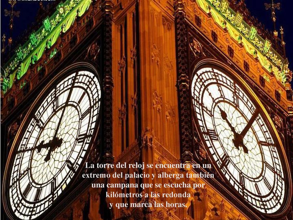 La torre del reloj se encuentra en un extremo del palacio y alberga también una campana que se escucha por kilómetros a las redonda