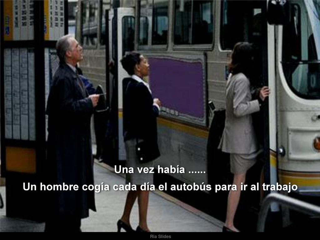 Un hombre cogía cada día el autobús para ir al trabajo
