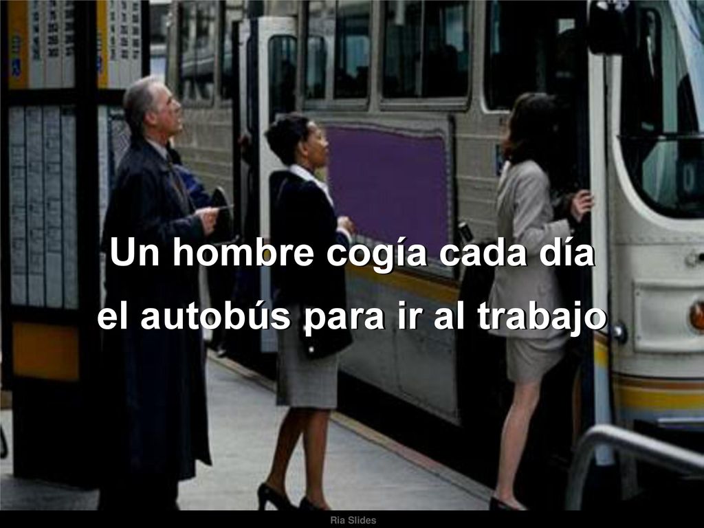 Un hombre cogía cada día el autobús para ir al trabajo