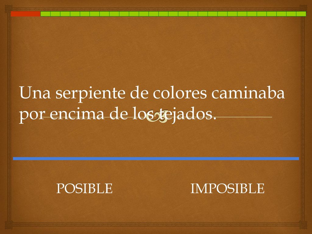 Una serpiente de colores caminaba por encima de los tejados.