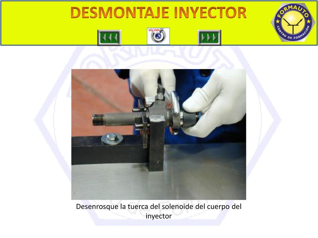 Desenrosque la tuerca del solenoide del cuerpo del inyector