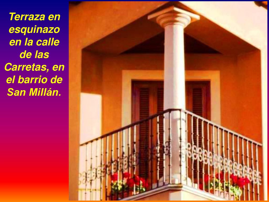 Terraza en esquinazo en la calle de las Carretas, en el barrio de San Millán.