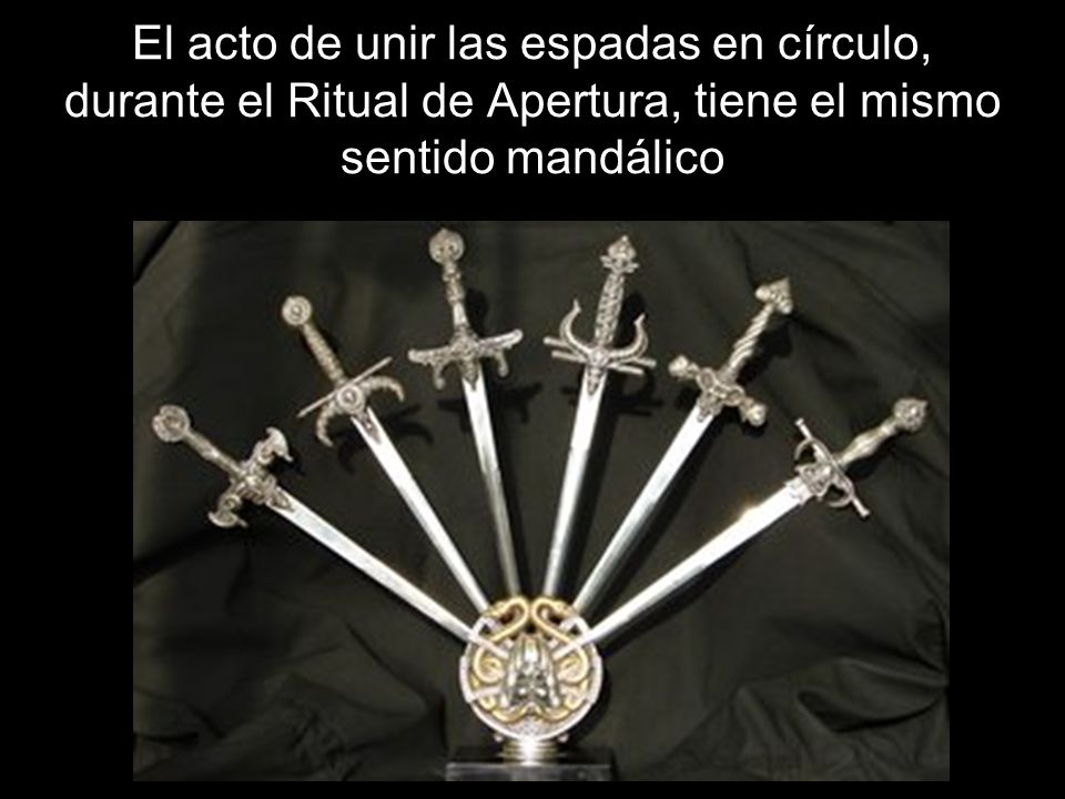 El acto de unir las espadas en círculo, durante el Ritual de Apertura, tiene el mismo sentido mandálico