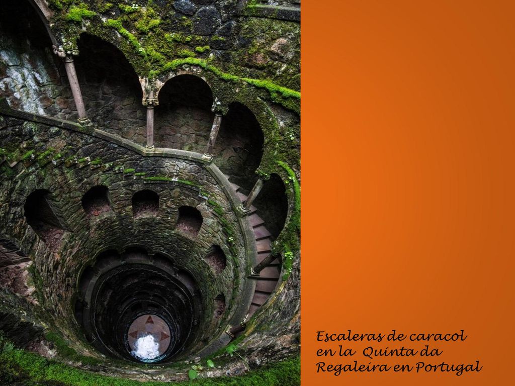 Escaleras de caracol en la Quinta da Regaleira en Portugal
