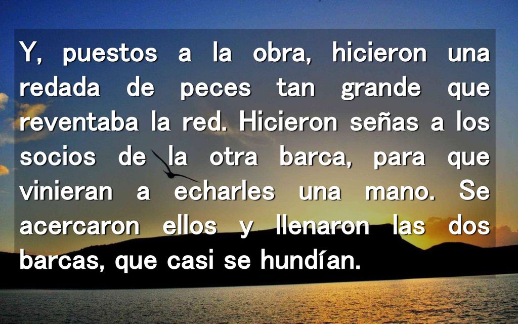 Y, puestos a la obra, hicieron una redada de peces tan grande que reventaba la red.
