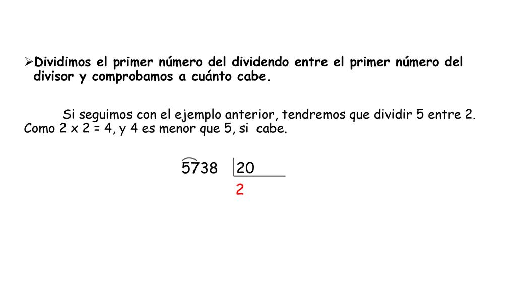 Dividimos el primer número del dividendo entre el primer número del divisor y comprobamos a cuánto cabe.